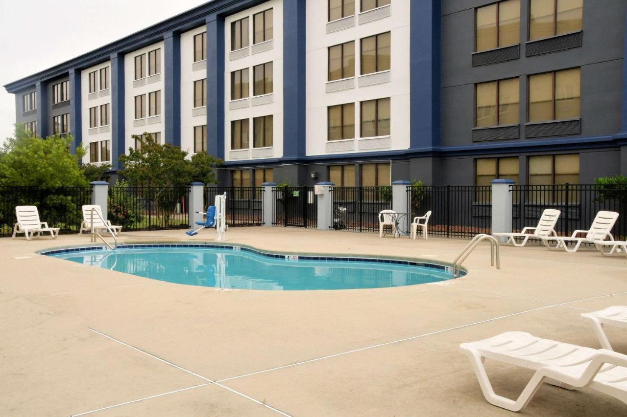 Clarion Pointe Jacksonville Near Camp Lejeune Esterno foto